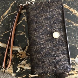 Michael Kors Wristlet (for iPhone 6)